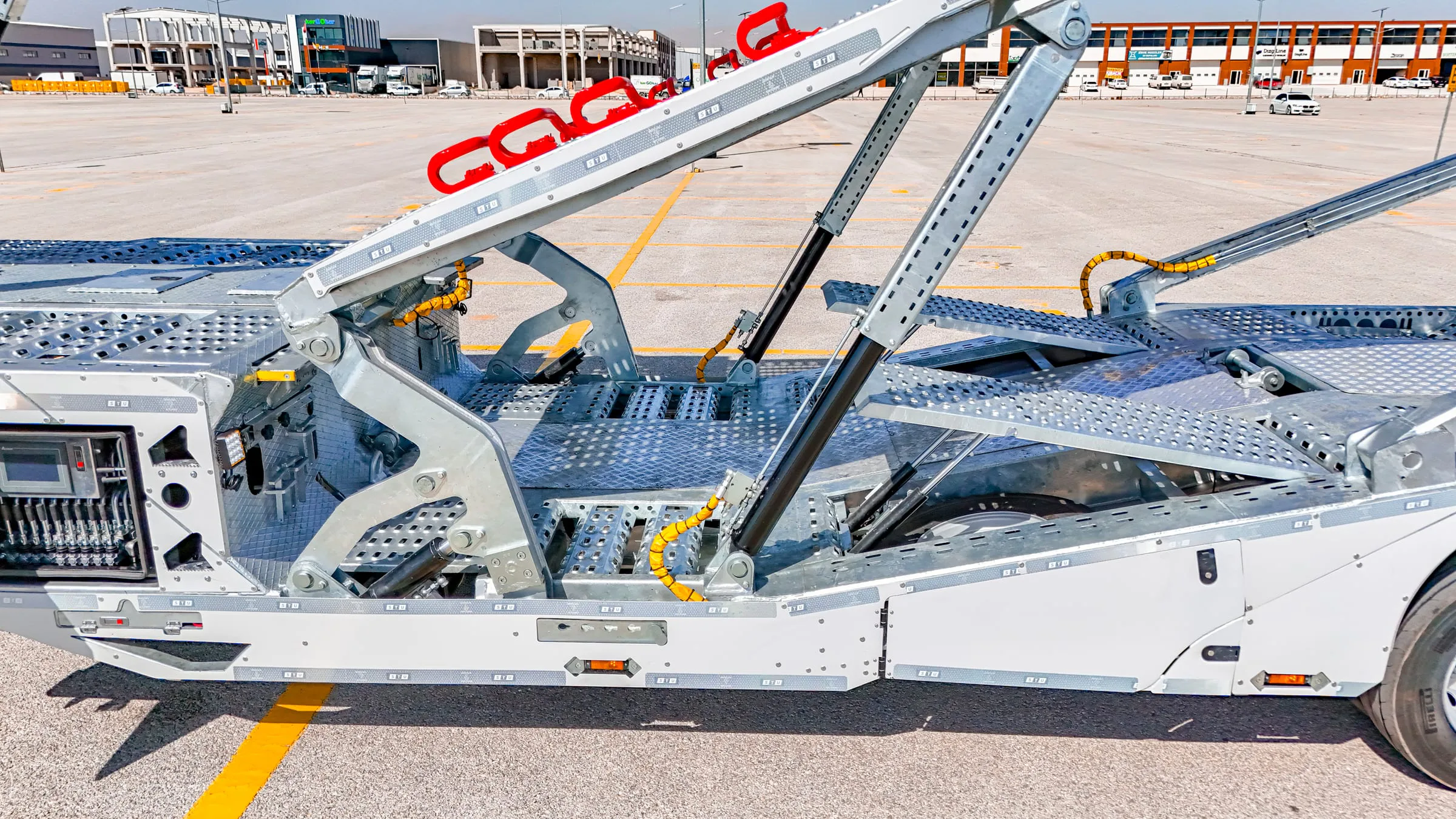 Scissor Lift on the Middle Deck — STU Trailers