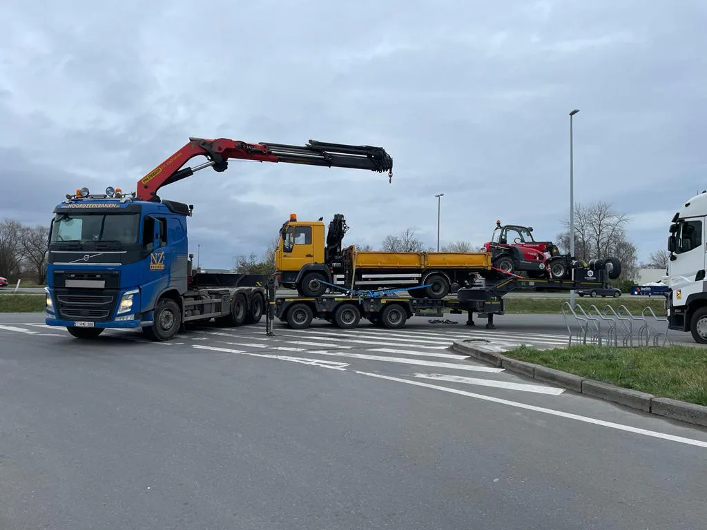 Ładowanie maszyny — STU Trailers