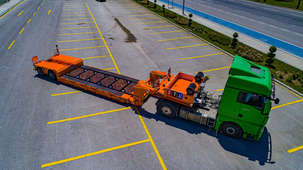 Piattaforma a pianale ribassato estensibile per progetti di trasporto di carichi lunghi e con percorso limitato. — STU Trailers
