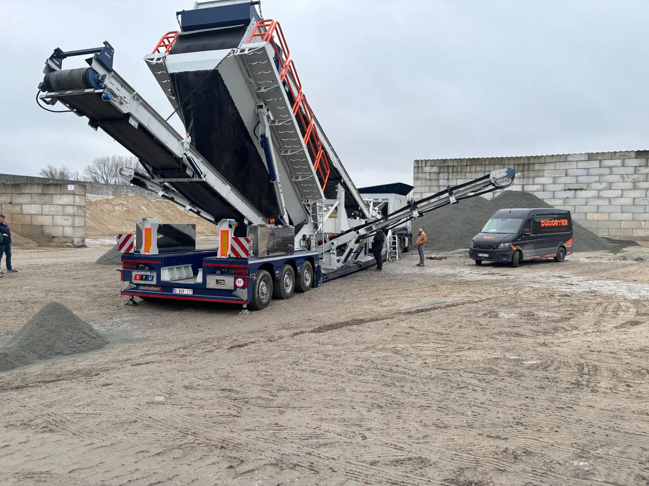 Soluzione a pianale ribassato prodotta da STU in Türkiye per operazioni di trasporto pesante internazionale. — STU Trailers
