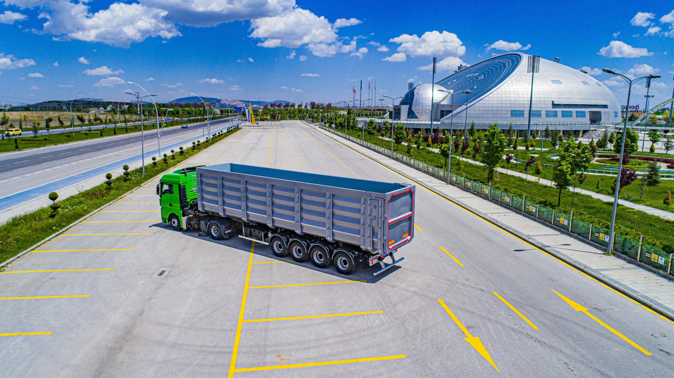 Aerial Side View — STU Trailers