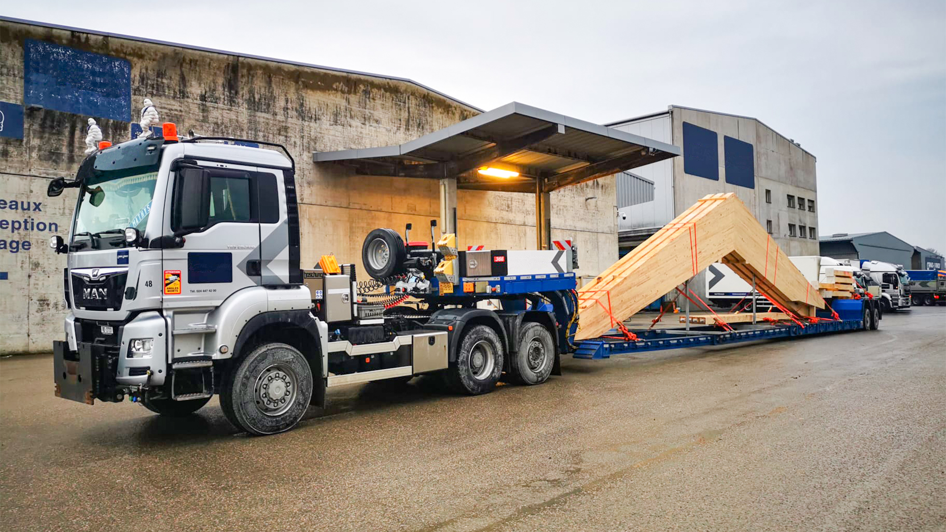 Lowbed vs Low Loader: What's Actually the Difference?